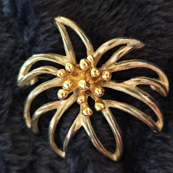 Vintage Gold Tone Floral Brooch - Picture 1 of 2